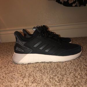 NWOT! Never worn addidas tennis shoes.